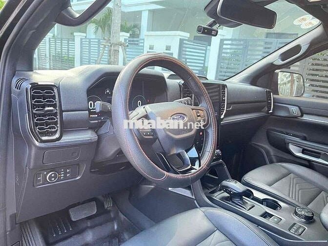 Ford Everest Titanium 2 cầu 2025 Đen 12.000km