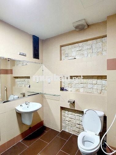 Cho Thuê căn hộ dịch vụ ngay Trung tâm