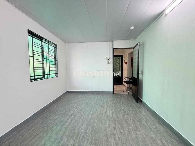 PHÒNG BẾP TÁCH CỬA SỔ TRỜI NGAY LOTTE MART