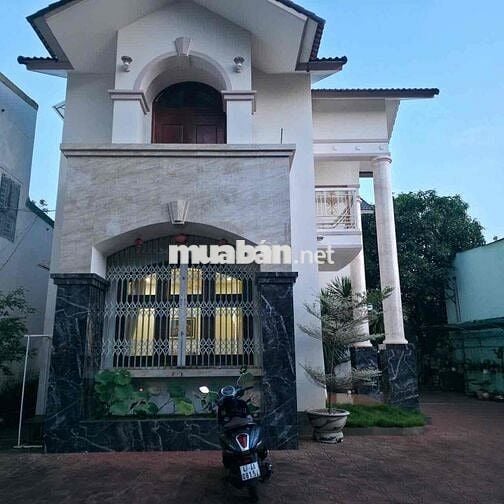 CHO THUÊ BIỆT THỰ SÂN VƯỜN - DIỆN TÍCH 700m² MẶT TIỀN TRUNG TÂM TP