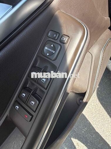 VinFast Lux SA 2.0 Premium 2019 Đen