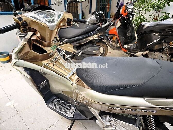 Cần bánHonda Air Blade 110 Fi 2012 Vàng đồng