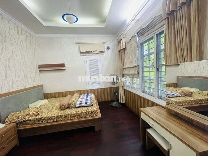 BÁN NHÀ BIỆT THỰ HAI MẶT TIỀN, TRUNG TÂM ĐÀ NẴNG, GẦN SÂN BAY 