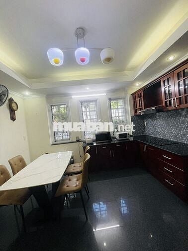 BÁN NHÀ BIỆT THỰ HAI MẶT TIỀN, TRUNG TÂM ĐÀ NẴNG, GẦN SÂN BAY 