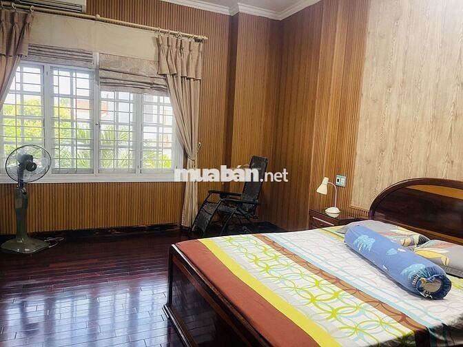 BÁN NHÀ BIỆT THỰ HAI MẶT TIỀN, TRUNG TÂM ĐÀ NẴNG, GẦN SÂN BAY 