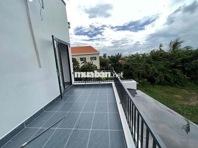 Hiếm  Căn Góc 2 mặt tiền- 2 tầng- Sổ Hoàn Công ngay chợ 150m