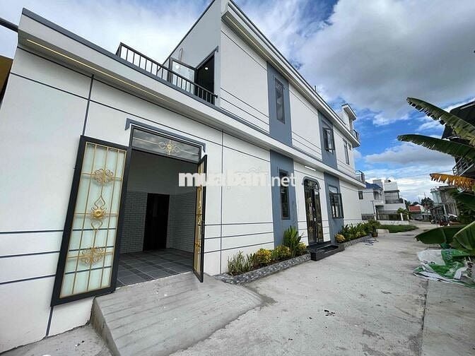 Hiếm  Căn Góc 2 mặt tiền- 2 tầng- Sổ Hoàn Công ngay chợ 150m