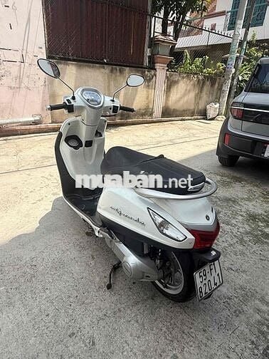 Yamaha Grande Trắng