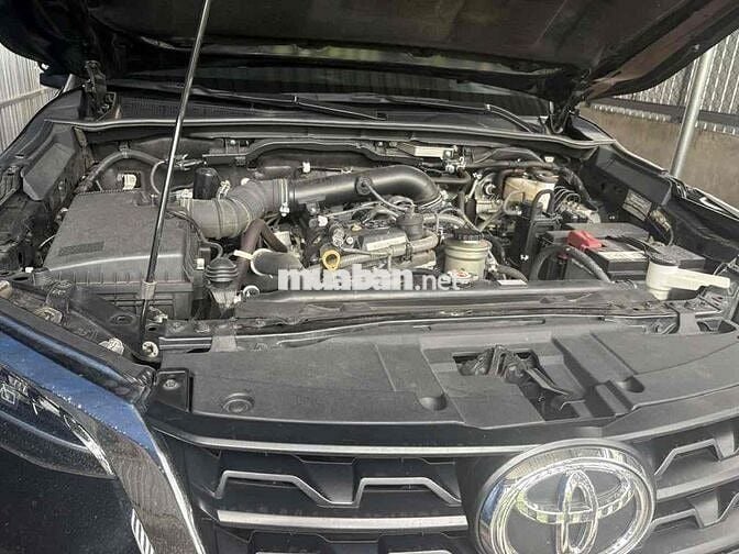 Toyota Fortuner 2022 Tự động 7 chỗ Đen 49.000