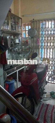 BÁN GẤP NHÀ NGAY CHỢ XÓM CHIẾU, THUẬN TIỆN KINH DOANH