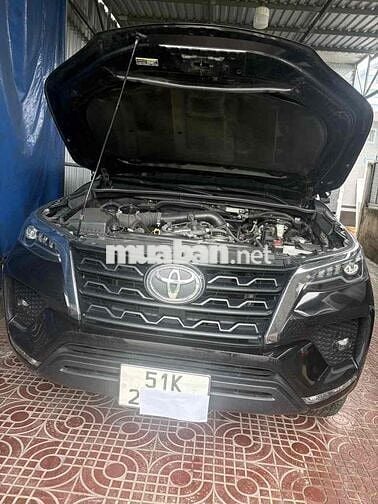 Toyota Fortuner 2022 Tự động 7 chỗ Đen 49.000