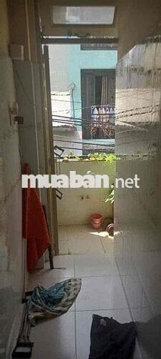 BÁN GẤP NHÀ NGAY CHỢ XÓM CHIẾU, THUẬN TIỆN KINH DOANH