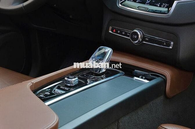 Volvo XC90 SUV 7 chỗ Thụy Điển Nâu Da