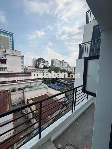 PHÒNG MỚI SIÊU THOÁNG BAN CÔNG CỬA SỔ TRỜI GẦN HÀNG XANH