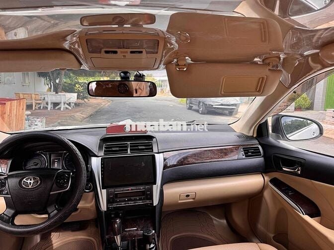 Toyota Camry 2.0E Trắng 5 chỗ Xăng