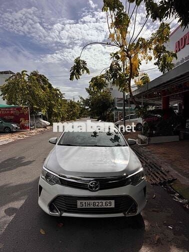 Toyota Camry 2.0E Trắng 5 chỗ Xăng