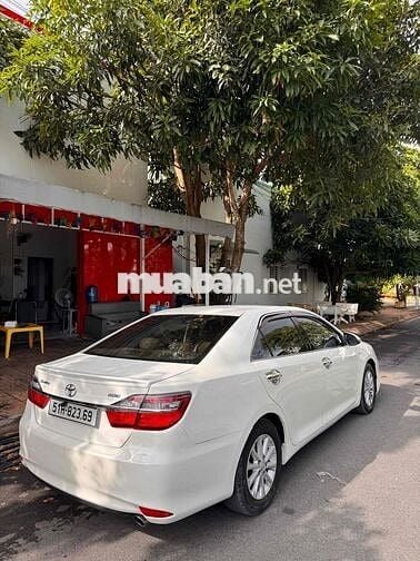 Toyota Camry 2.0E Trắng 5 chỗ Xăng