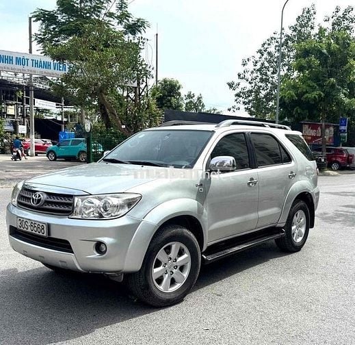 Toyota Fortuner MT 2009 Số sàn 7 chỗ Bạc