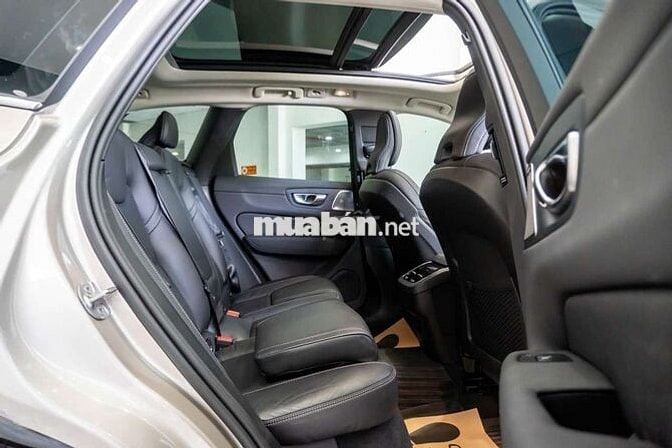 Volvo XC60 Ultra 2026 Vàng Cát 8.800 km