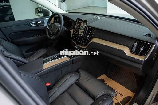Volvo XC60 Ultra 2026 Vàng Cát 8.800 km