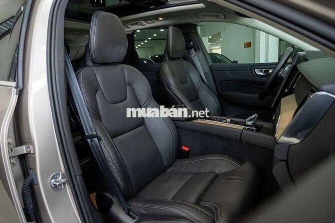 Volvo XC60 Ultra 2026 Vàng Cát 8.800 km