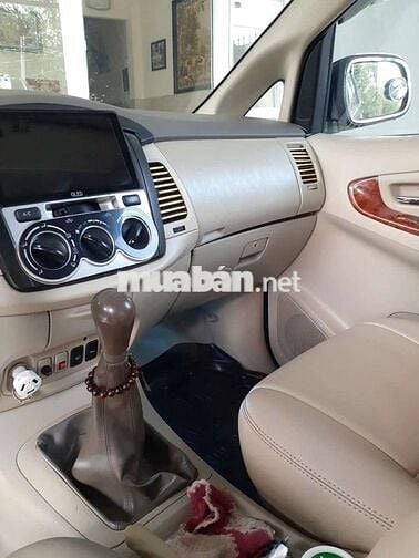 Toyota Innova 7 chỗ màu Xám