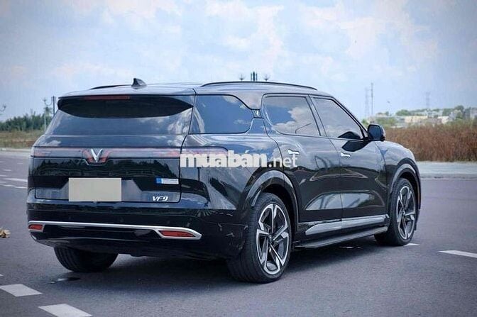 Vinfast VF9 Plus 2025 Đen nt Kem