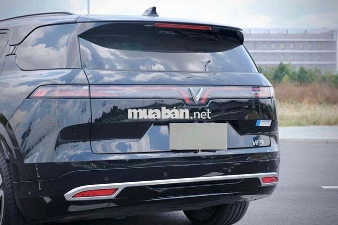 Vinfast VF9 Plus 2025 Đen nt Kem