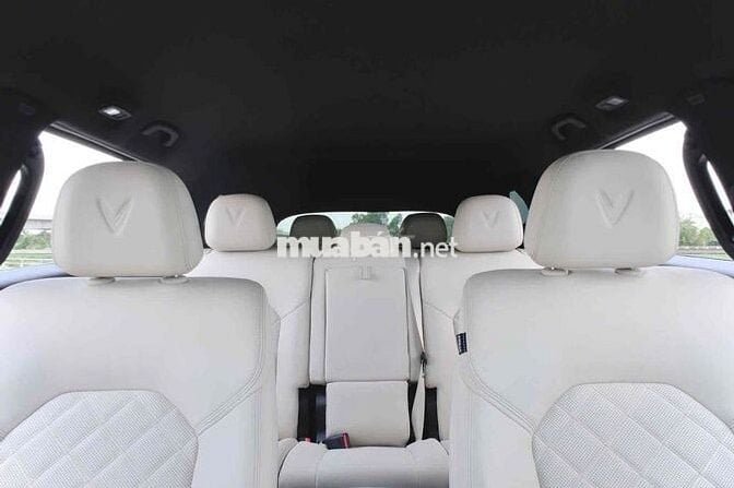 Vinfast VF9 Plus 2025 Đen nt Kem