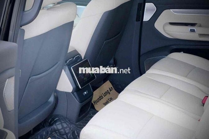 Vinfast VF9 Plus 2025 Đen nt Kem