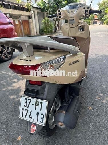Honda Lead 125 2014 màu Kem