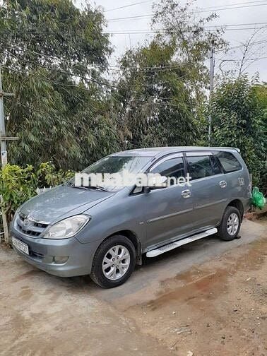 Toyota Innova 7 chỗ màu Xám