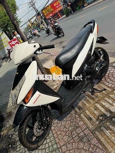 Honda Click  Trắng đen biển 47 xe đẹp máy êm ru ạ