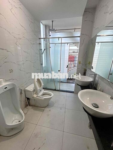 Cho thuê tòa nhà VP Bùi Đình Túy 8x30m, 6 tầng, thang máy, 90tr