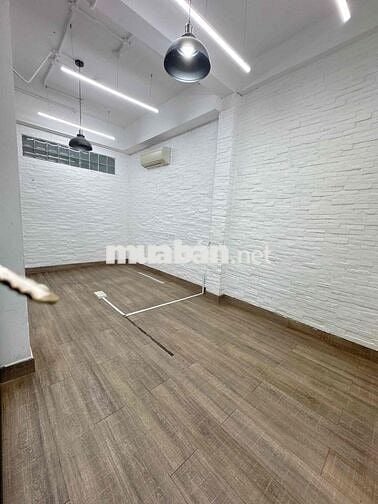 Cho thuê tòa nhà VP Bùi Đình Túy 8x30m, 6 tầng, thang máy, 90tr