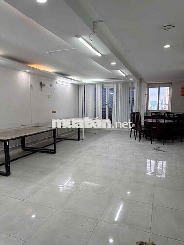 Cho thuê tòa nhà VP Bùi Đình Túy 8x30m, 6 tầng, thang máy, 90tr
