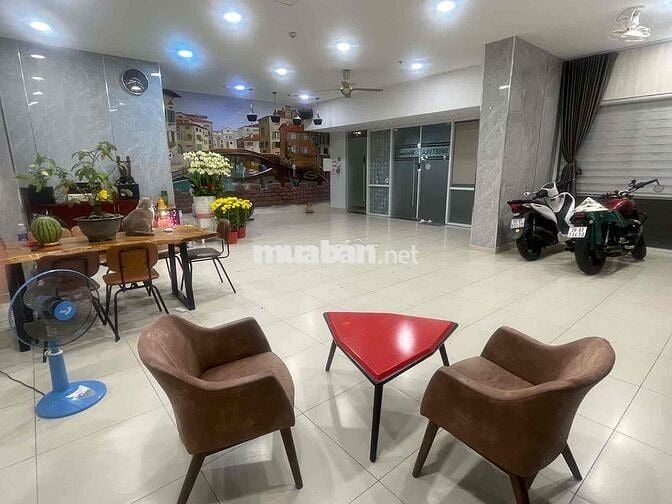 Cho nguyên căn Shophouse 180 m ,2 mặt tiền .