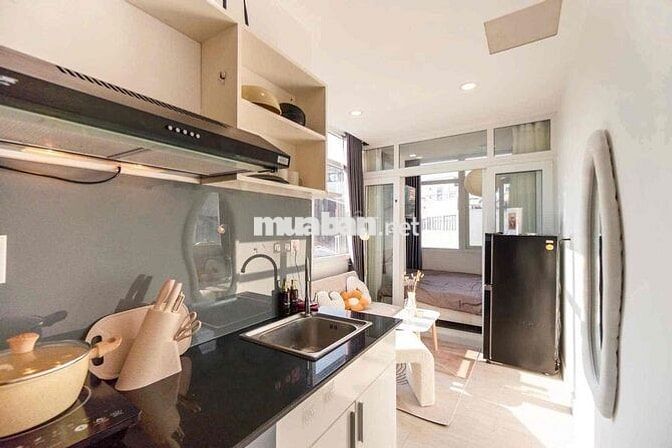 Cho Thuê Căn Hộ 1PN Có Thang Máy Cửa Sổ Ngập Sáng Ngay Cống Quỳnh