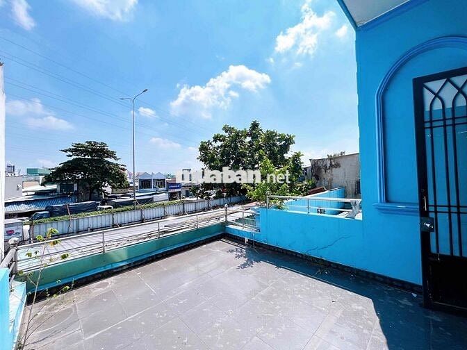PHÒNG MẶT TIỀN CÓ SÂN THƯỢNG RIÊNG