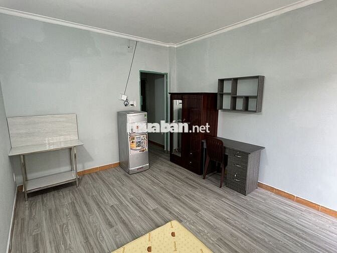 Phòng Nguyễn Kiệm gần rày xe lửa, có ban công, full nội thất