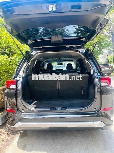 Toyota Veloz Cross Số tự động Đen 7 chỗ