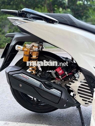 Honda SH160 ABS 2025 Trắng phuộc Ohlins mâm đen