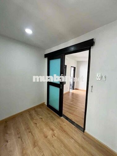BÁN NHÀ LÊ QUANG ĐỊNH 2 LẦU 2PN CÓ SÂN XE SÁT Q1 ĐANG CHO THUÊ 7TR