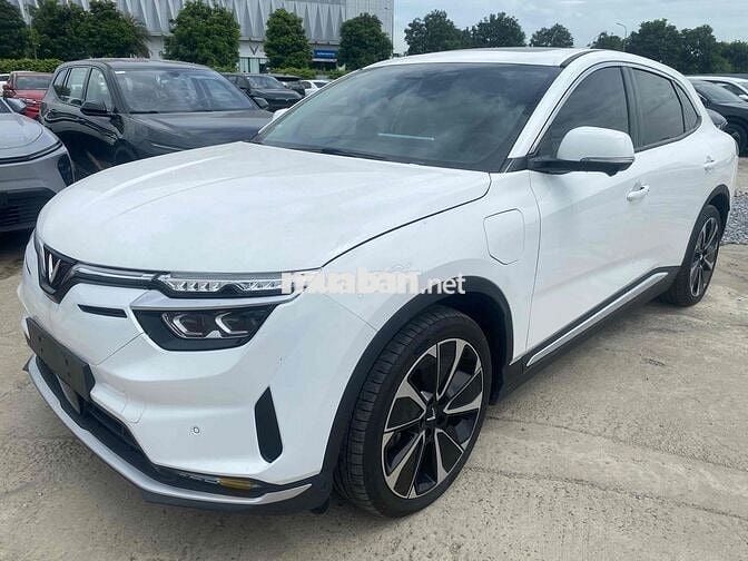 Vinfast VF8 Plus 2024 Trắng 25000 km