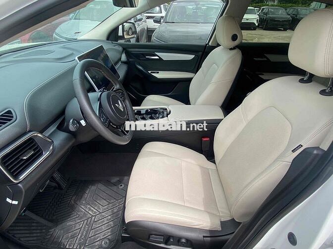 Vinfast VF8 Plus 2024 Trắng 25000 km