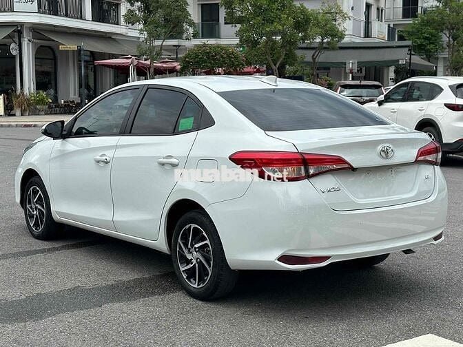 Toyota Vios E 2022 Số sàn 81000 km Trắng