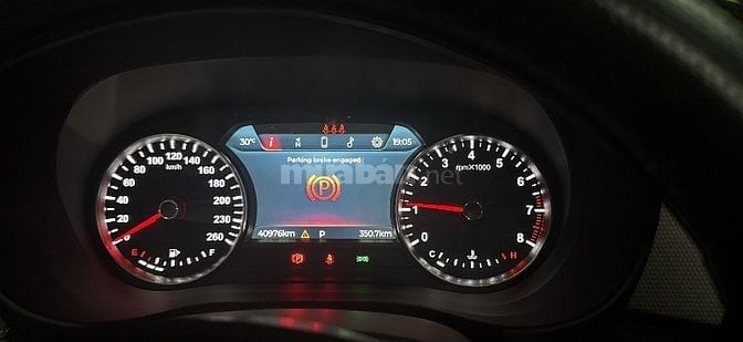 Ít sử dụng cần bán xe luxA2.0 xe chạy êm và tốt