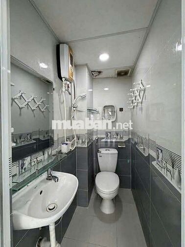Cho thuê nhà 2pn3wc Nguyễn Trãi q1