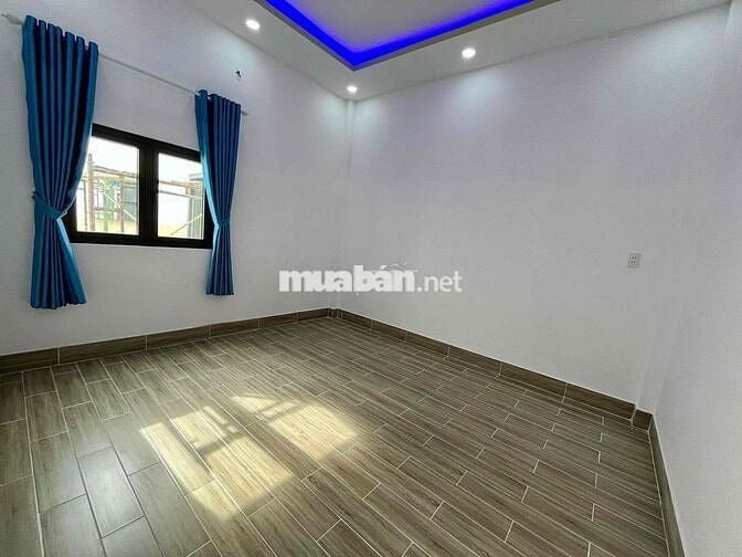 nhà lầu giá *** tại trung tâm ngã3 mỹ hạnh nam