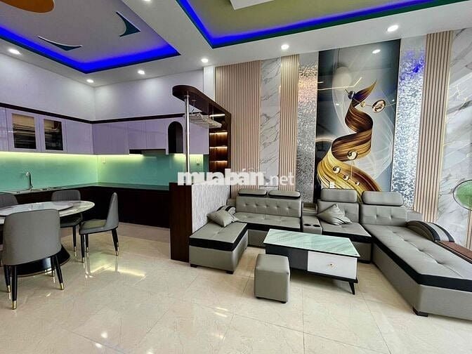 nhà lầu giá *** tại trung tâm ngã3 mỹ hạnh nam